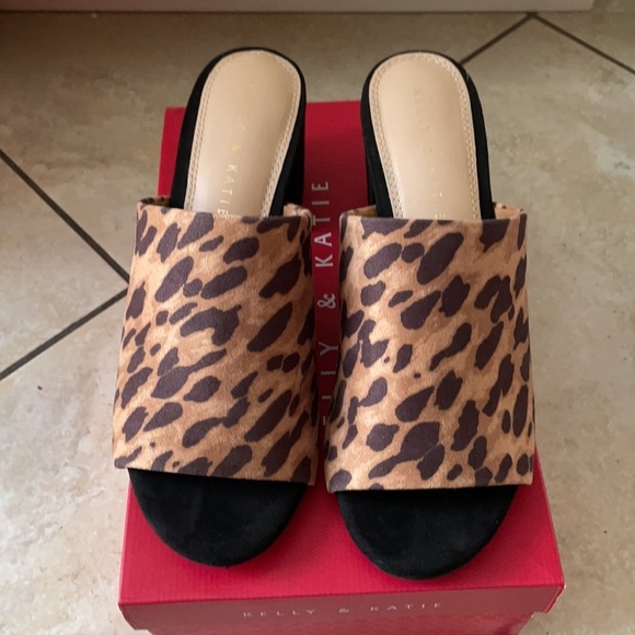 Kelly & Katie Borea Cheetah Mule Sandal - Picture 3 of 5